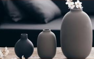 Dark color vases lines in height order